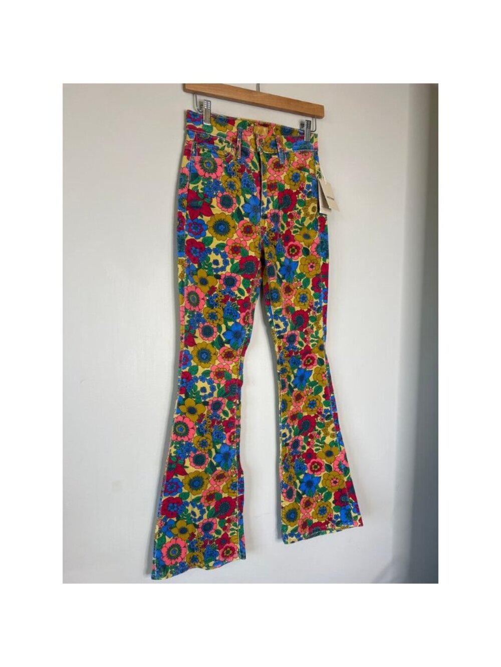 NWT Mother High Waisted Weekender Skimp Flared Leg Jeans Multicolor Size: 26 - Picture 3 of 7